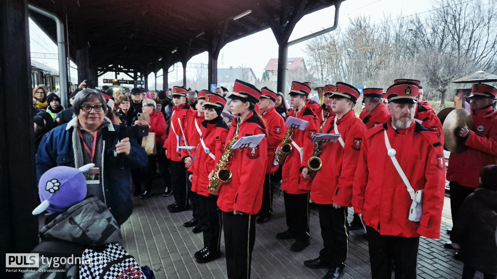 Historyczny pociąg wjechał na stację Ostrzeszów