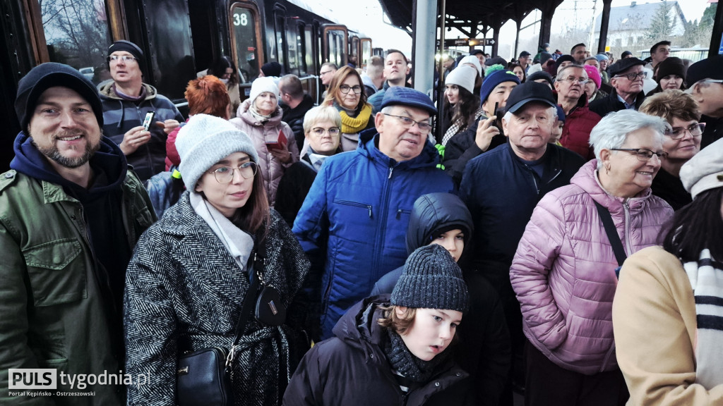 Historyczny pociąg wjechał na stację Ostrzeszów