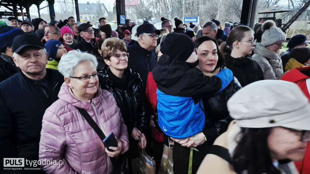 Historyczny pociąg wjechał na stację Ostrzeszów