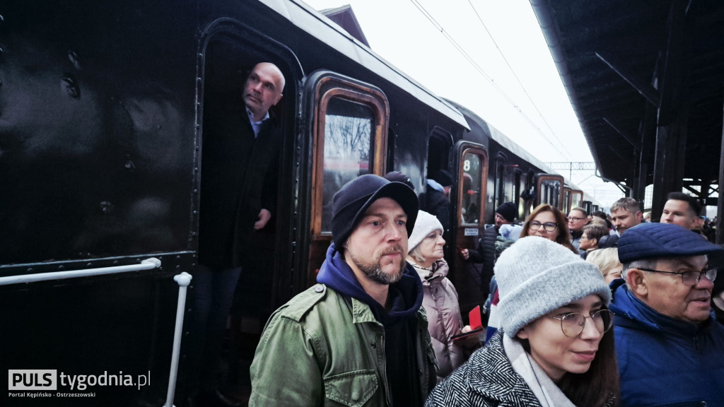 Historyczny pociąg wjechał na stację Ostrzeszów
