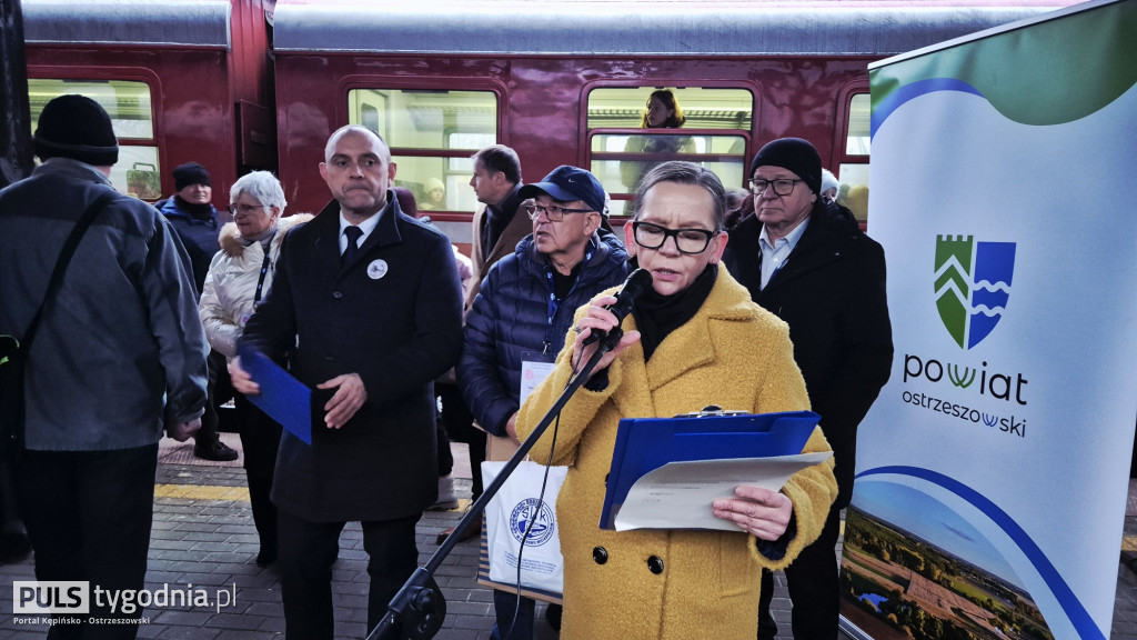 Historyczny pociąg wjechał na stację Ostrzeszów