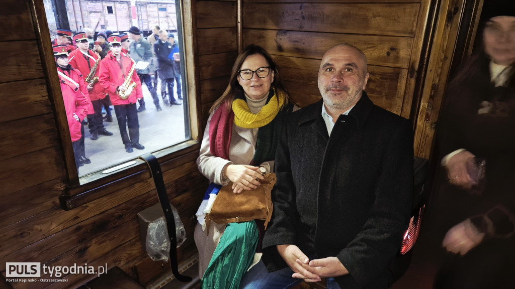 Historyczny pociąg wjechał na stację Ostrzeszów