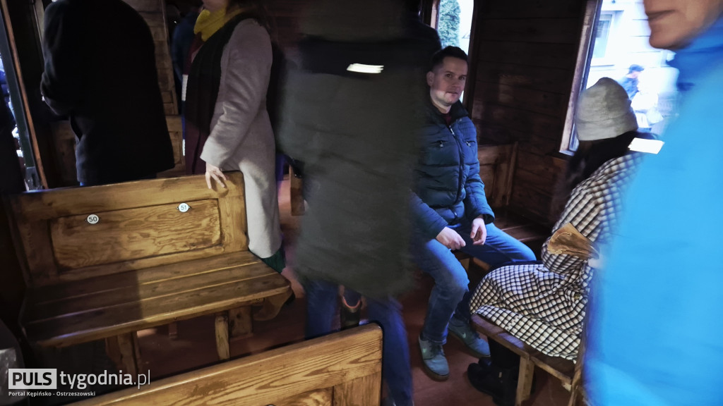 Historyczny pociąg wjechał na stację Ostrzeszów