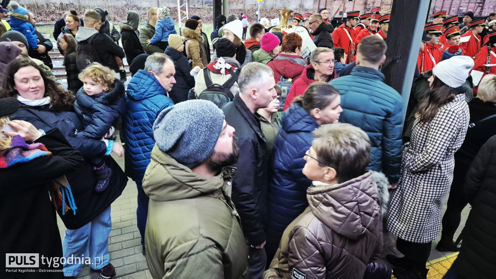 Historyczny pociąg wjechał na stację Ostrzeszów