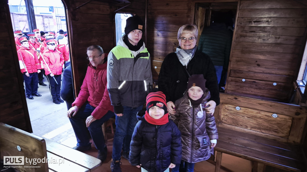 Historyczny pociąg wjechał na stację Ostrzeszów