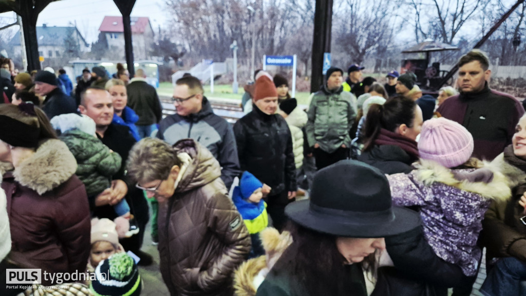 Historyczny pociąg wjechał na stację Ostrzeszów
