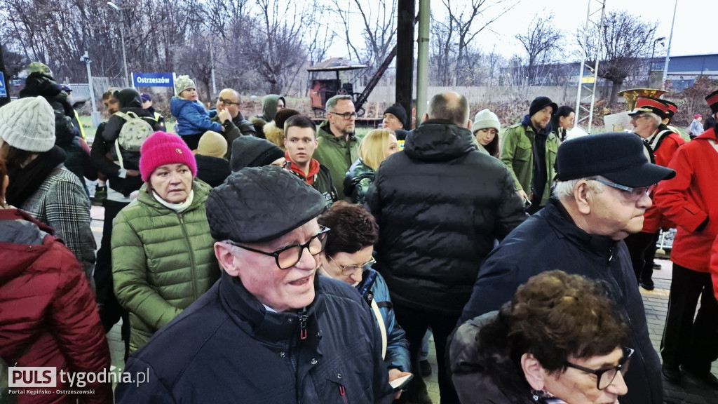 Historyczny pociąg wjechał na stację Ostrzeszów