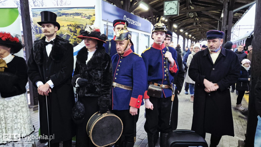 Historyczny pociąg wjechał na stację Ostrzeszów