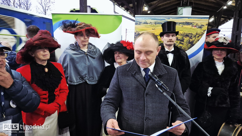 Historyczny pociąg wjechał na stację Ostrzeszów