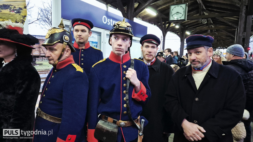 Historyczny pociąg wjechał na stację Ostrzeszów