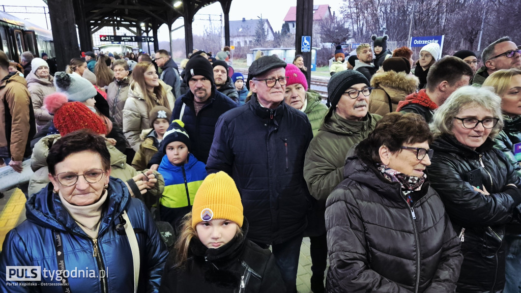 Historyczny pociąg wjechał na stację Ostrzeszów