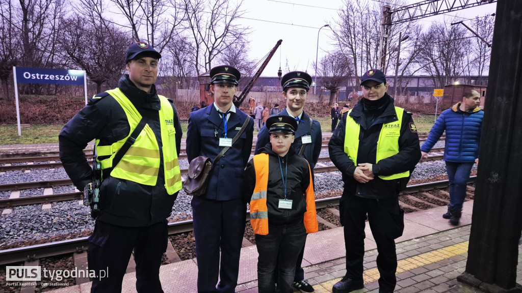 Historyczny pociąg wjechał na stację Ostrzeszów