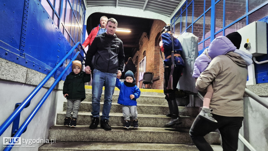 Historyczny pociąg wjechał na stację Ostrzeszów