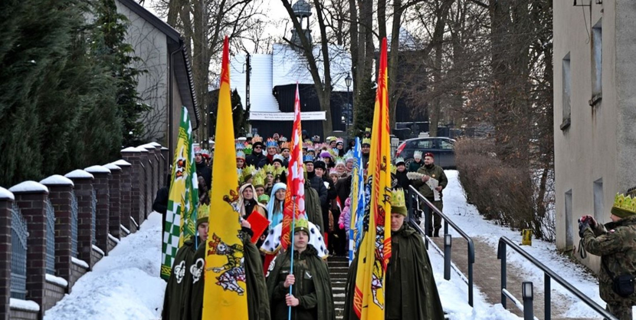 Orszak Królewski przeszedł ulicami Mikstatu