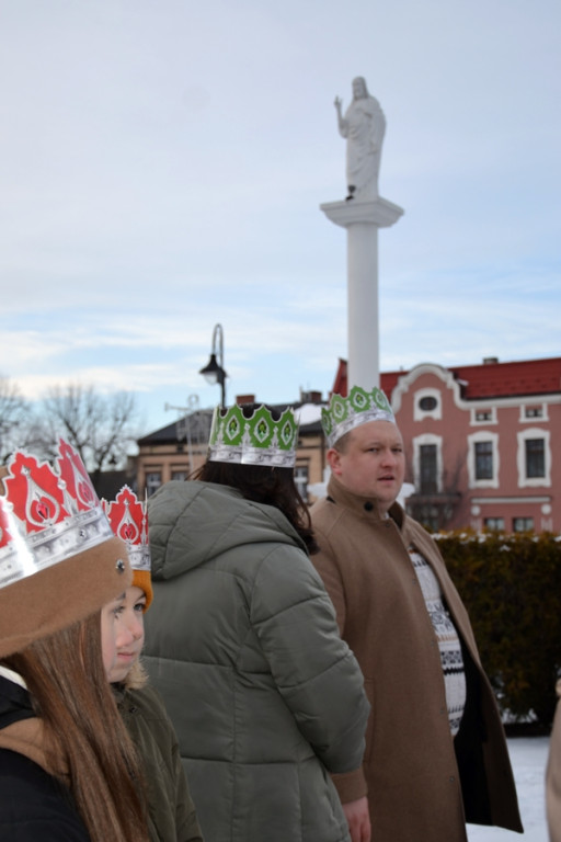Orszak Królewski przeszedł ulicami Mikstatu
