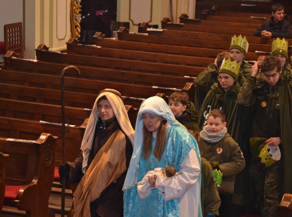 Orszak Królewski przeszedł ulicami Mikstatu
