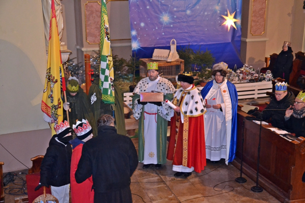 Orszak Królewski przeszedł ulicami Mikstatu