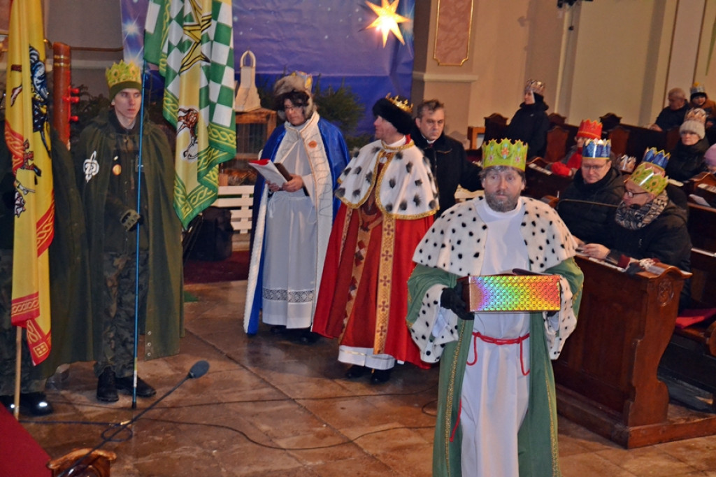 Orszak Królewski przeszedł ulicami Mikstatu