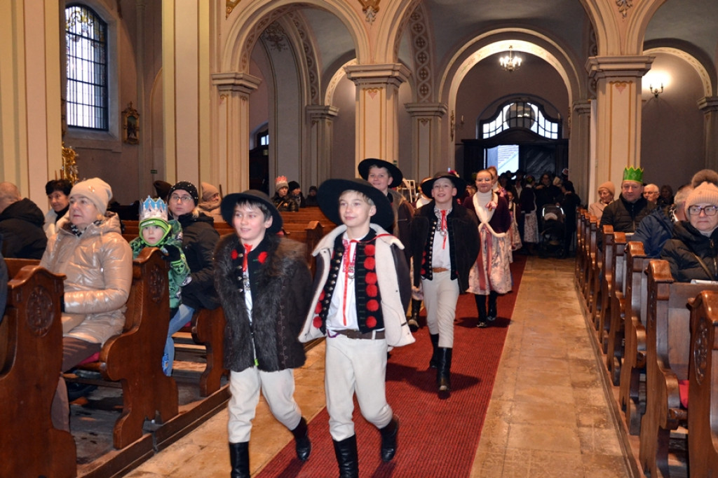 Orszak Królewski przeszedł ulicami Mikstatu