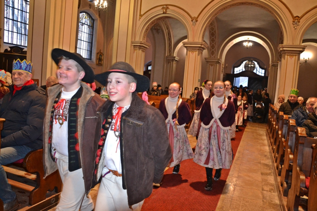 Orszak Królewski przeszedł ulicami Mikstatu