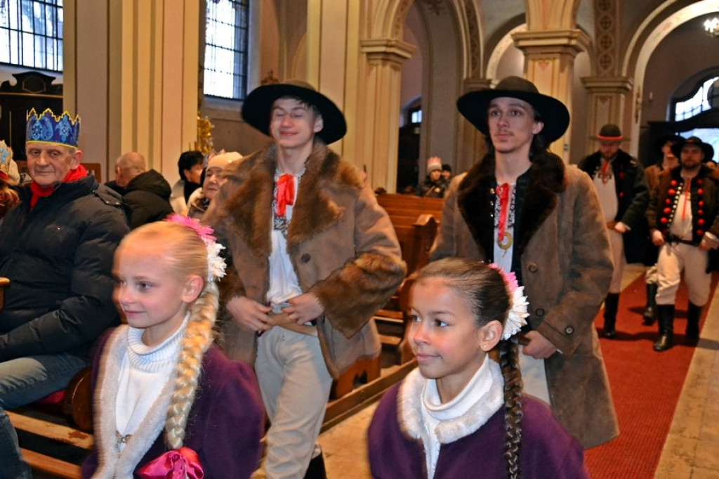 Orszak Królewski przeszedł ulicami Mikstatu