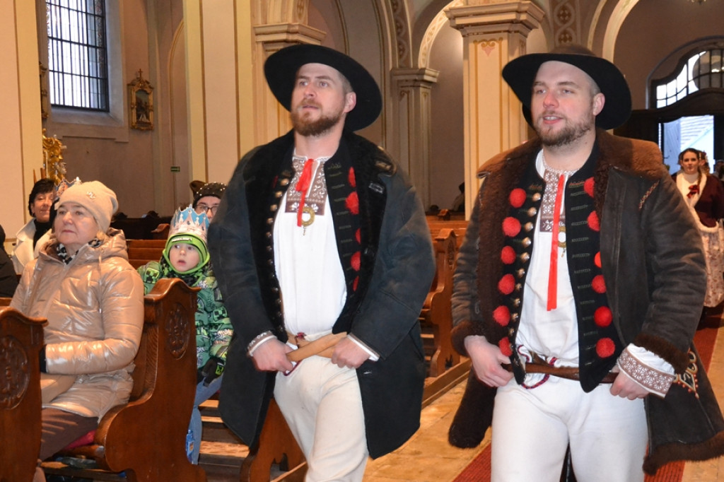 Orszak Królewski przeszedł ulicami Mikstatu