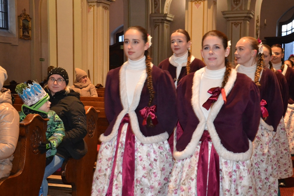 Orszak Królewski przeszedł ulicami Mikstatu