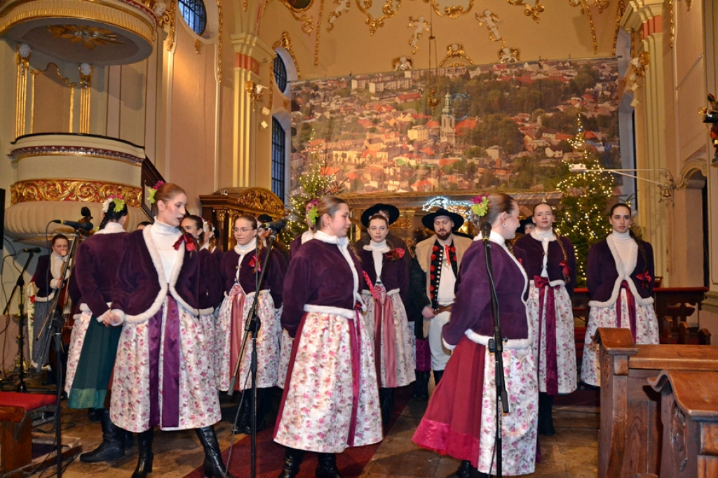 Orszak Królewski przeszedł ulicami Mikstatu