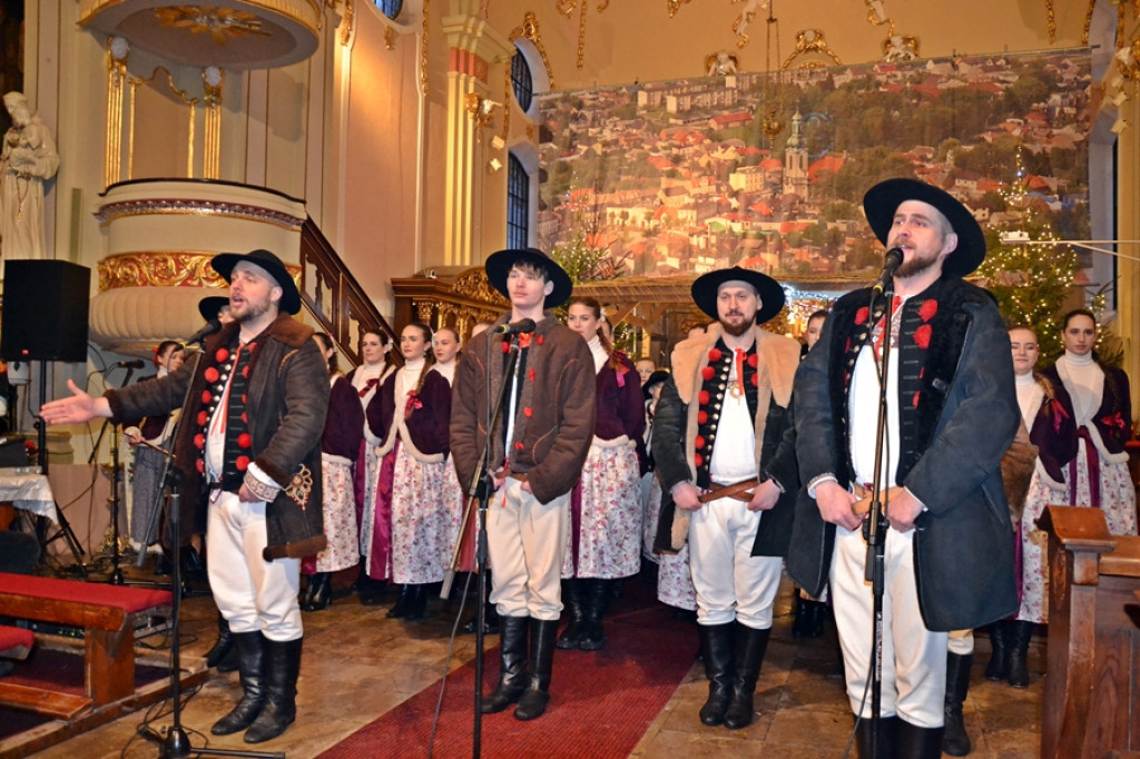 Orszak Królewski przeszedł ulicami Mikstatu