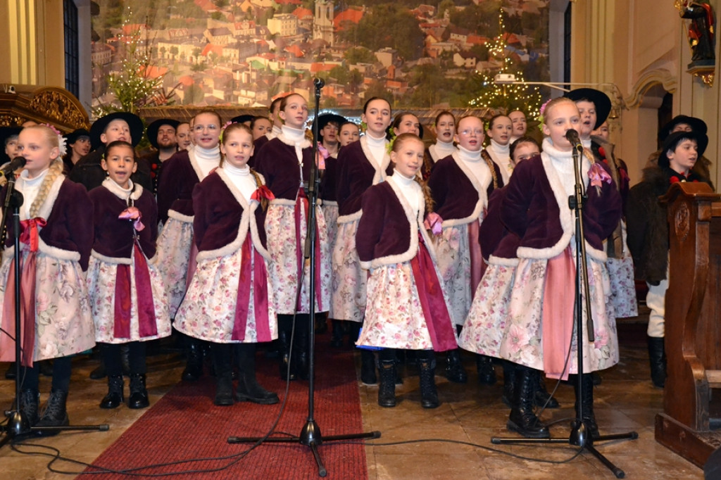 Orszak Królewski przeszedł ulicami Mikstatu