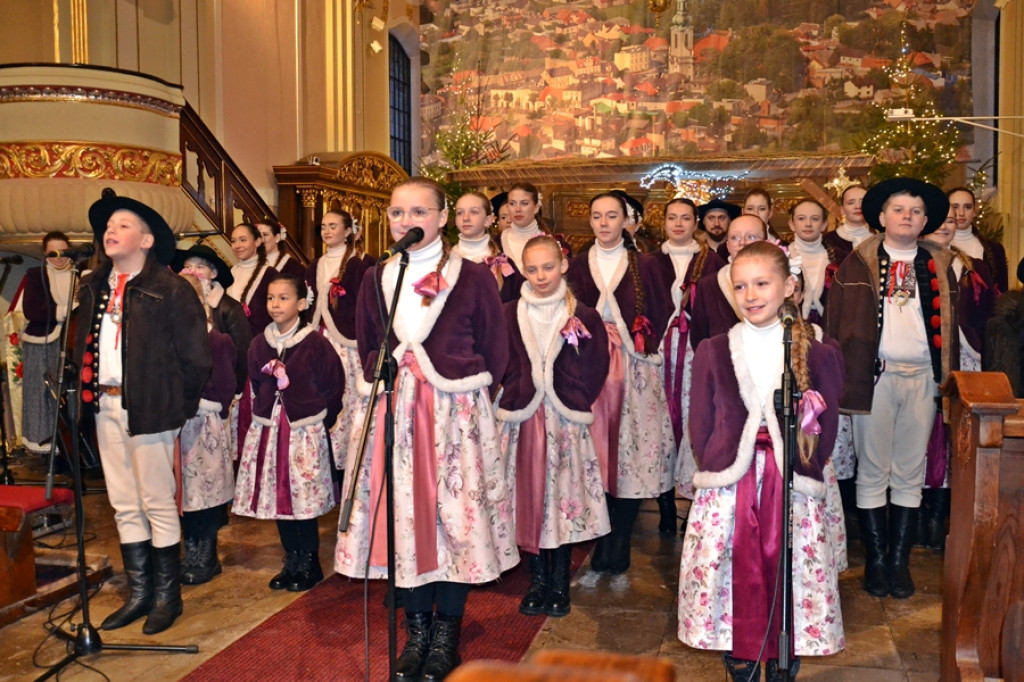 Orszak Królewski przeszedł ulicami Mikstatu