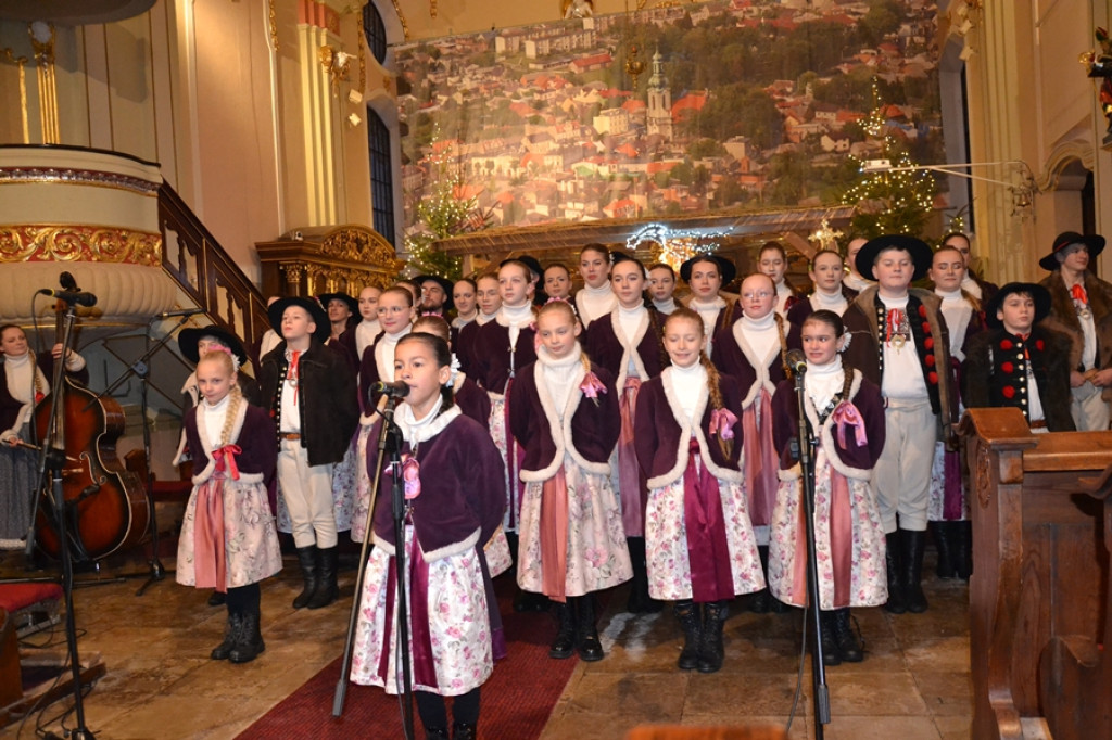 Orszak Królewski przeszedł ulicami Mikstatu