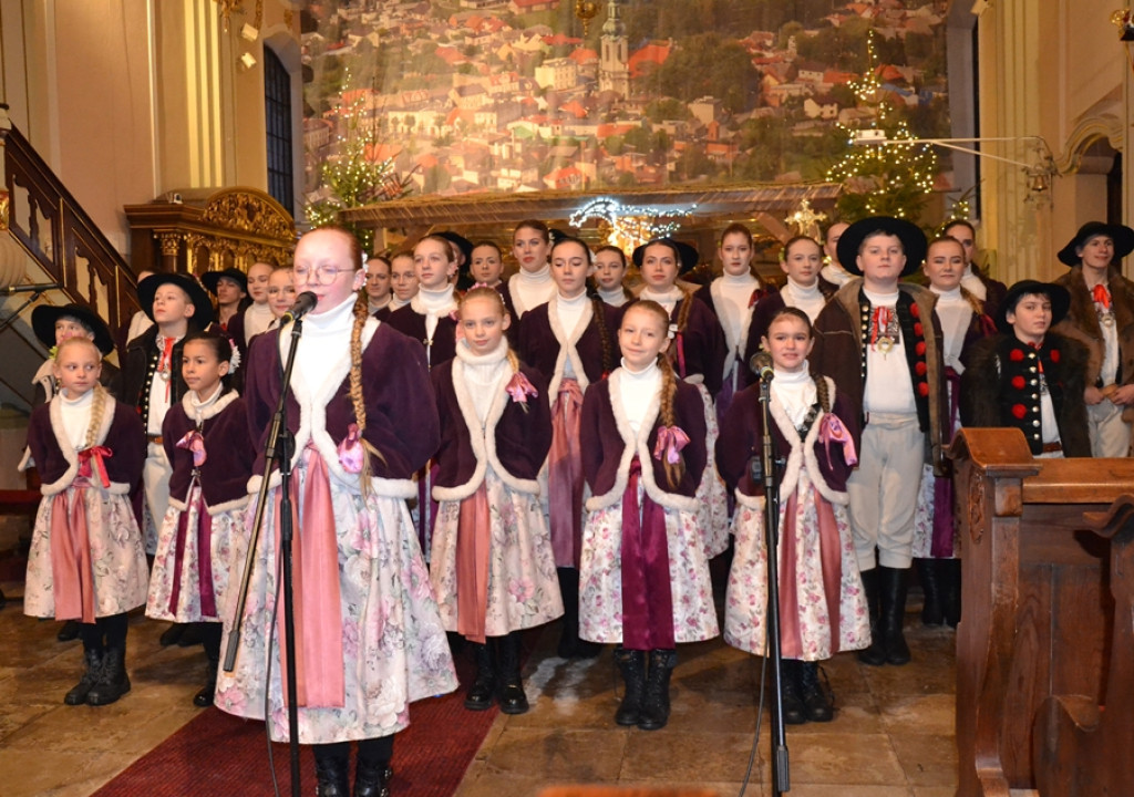 Orszak Królewski przeszedł ulicami Mikstatu