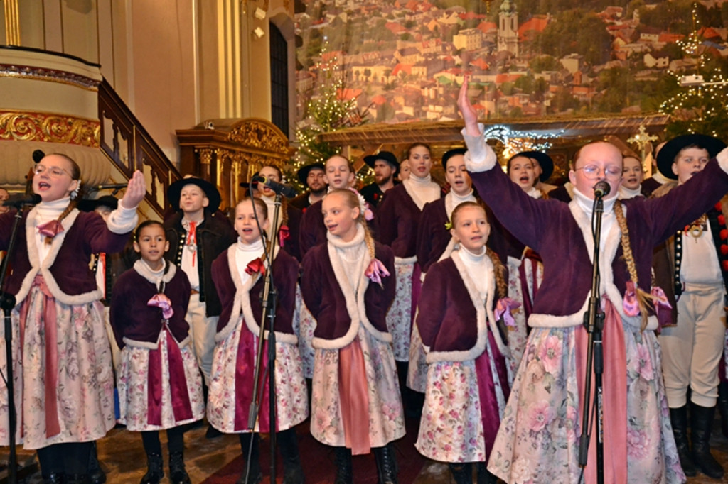 Orszak Królewski przeszedł ulicami Mikstatu