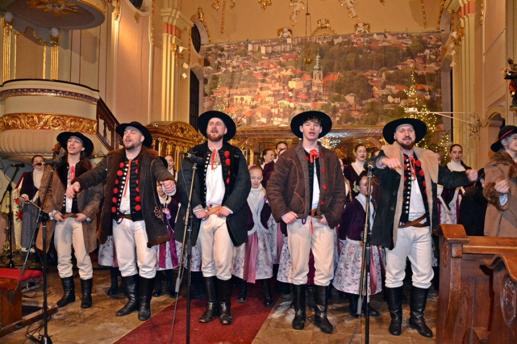 Orszak Królewski przeszedł ulicami Mikstatu