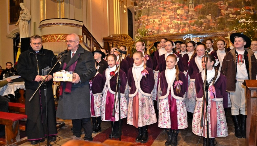 Orszak Królewski przeszedł ulicami Mikstatu