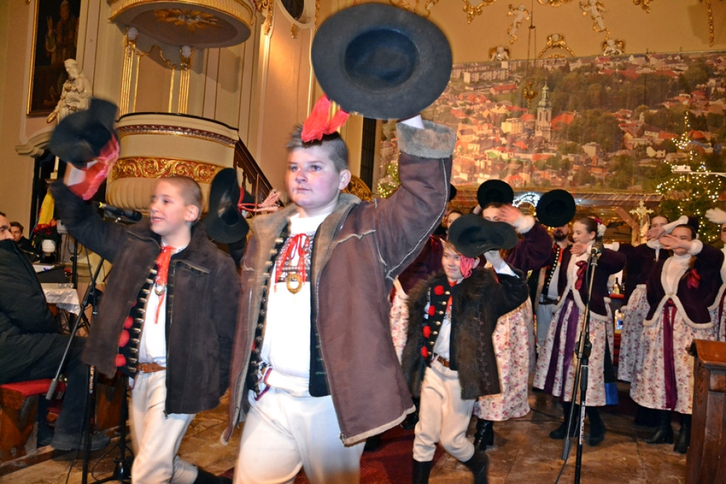 Orszak Królewski przeszedł ulicami Mikstatu