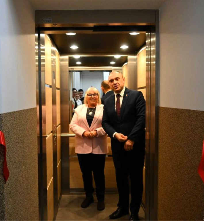 Winda w Powiatowym Centrum Pomocy Rodzinie