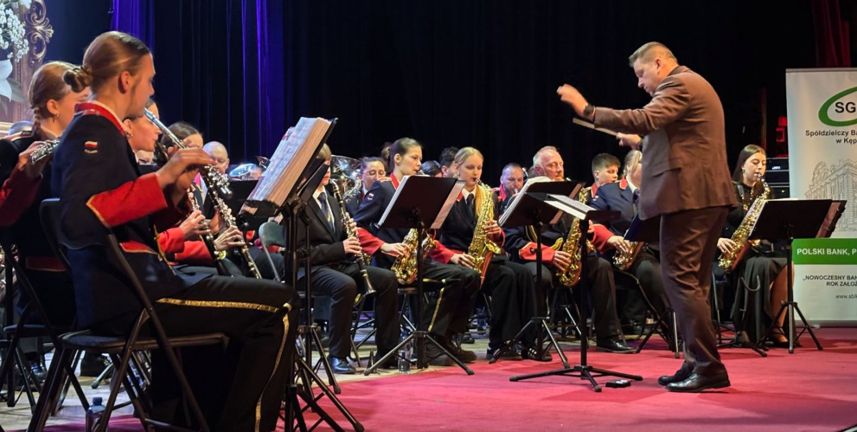 Miejska Orkiestra Dęta zagrała dla wszystkich Pań