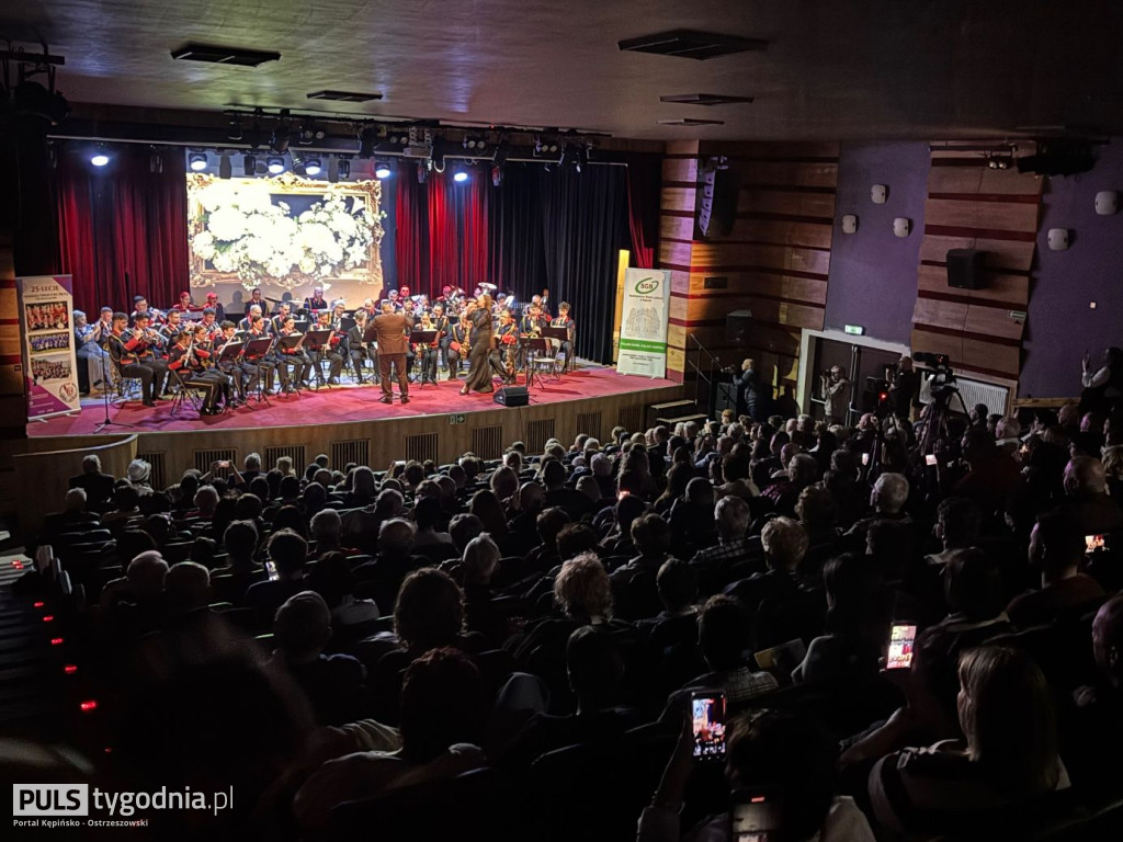 Miejska Orkiestra Dęta zagrała dla wszystkich Pań