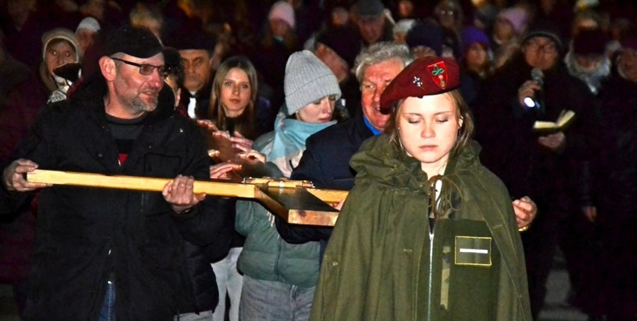 XVII Droga Krzyżowa ulicami Mikstatu
