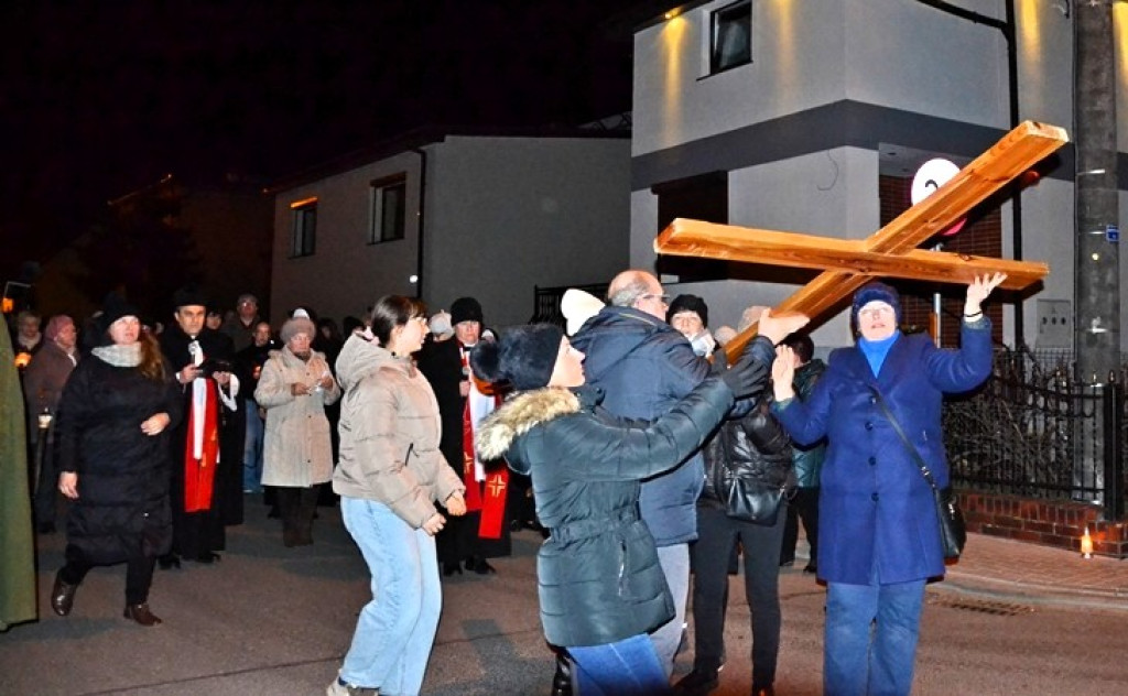 XVII Droga Krzyżowa ulicami Mikstatu