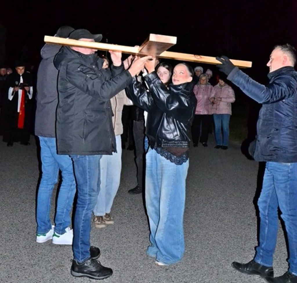 XVII Droga Krzyżowa ulicami Mikstatu