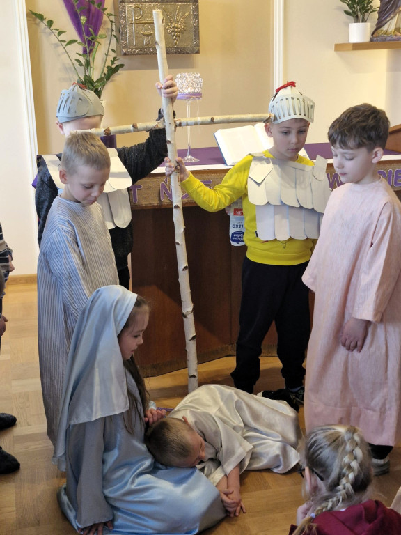 Droga Krzyżowa w salezjańskim przedszkolu