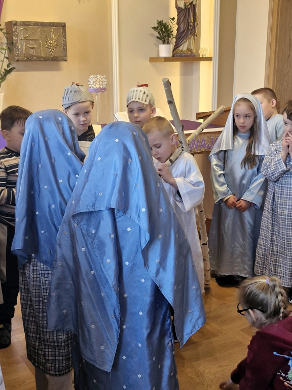 Droga Krzyżowa w salezjańskim przedszkolu