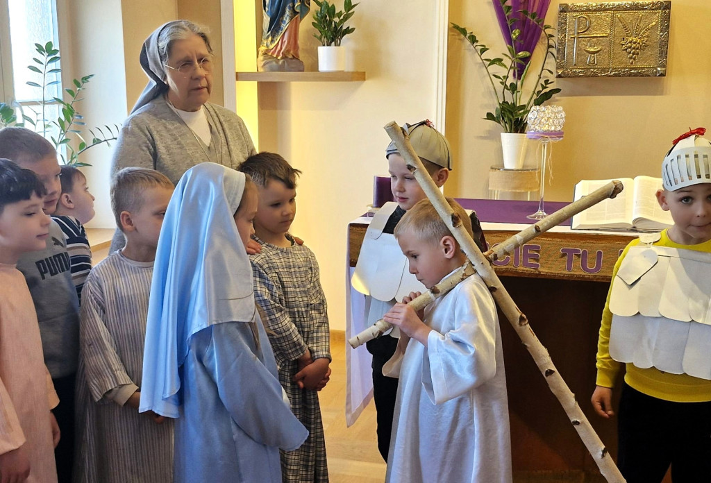 Droga Krzyżowa w salezjańskim przedszkolu