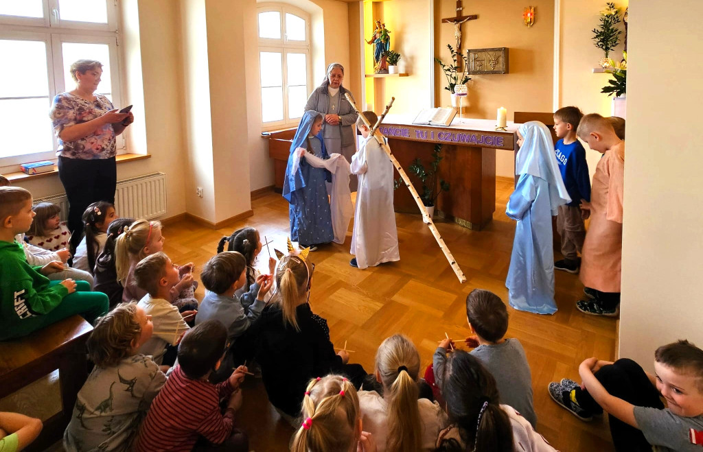 Droga Krzyżowa w salezjańskim przedszkolu