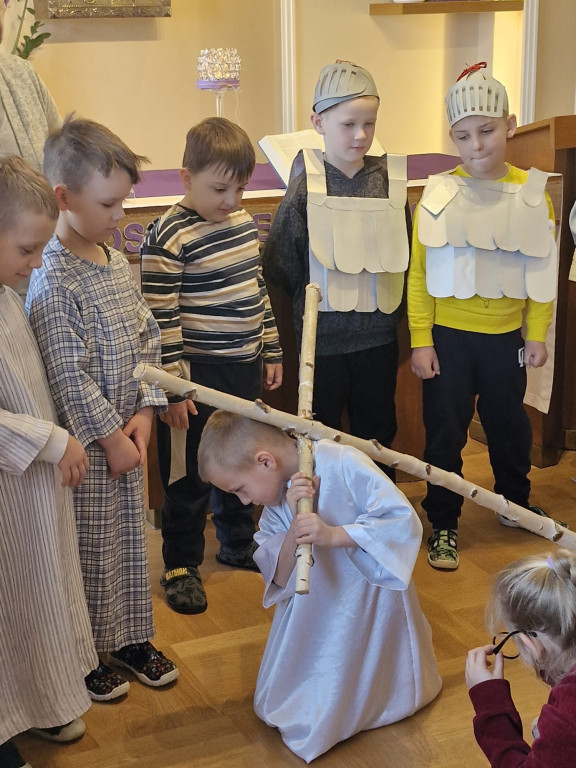 Droga Krzyżowa w salezjańskim przedszkolu