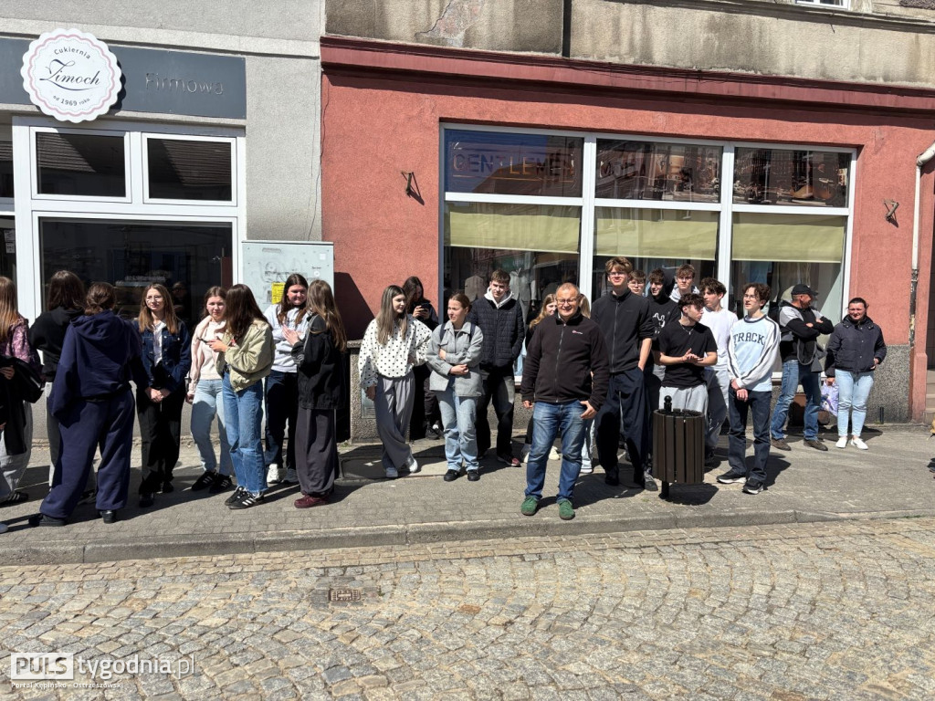 Zatańczyli na ostrzeszowskim rynku poloneza