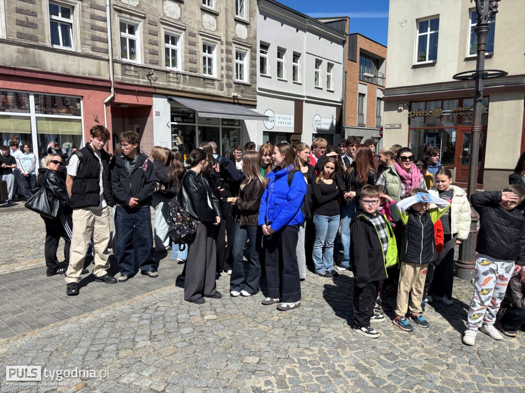 Zatańczyli na ostrzeszowskim rynku poloneza